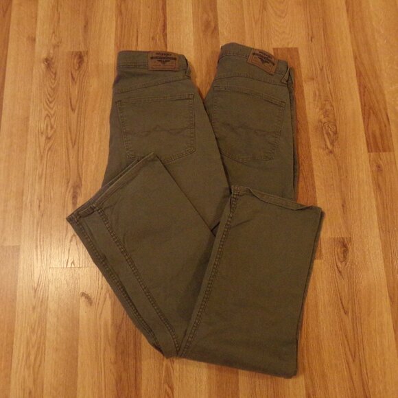 Men's Wrangler Green Khaki 32x30 2 Pair Set - Picture 1 of 12